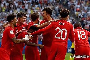 助球队晋级欧冠下一轮，纳赛尔鼓掌鞠躬向远征西班牙球迷致谢